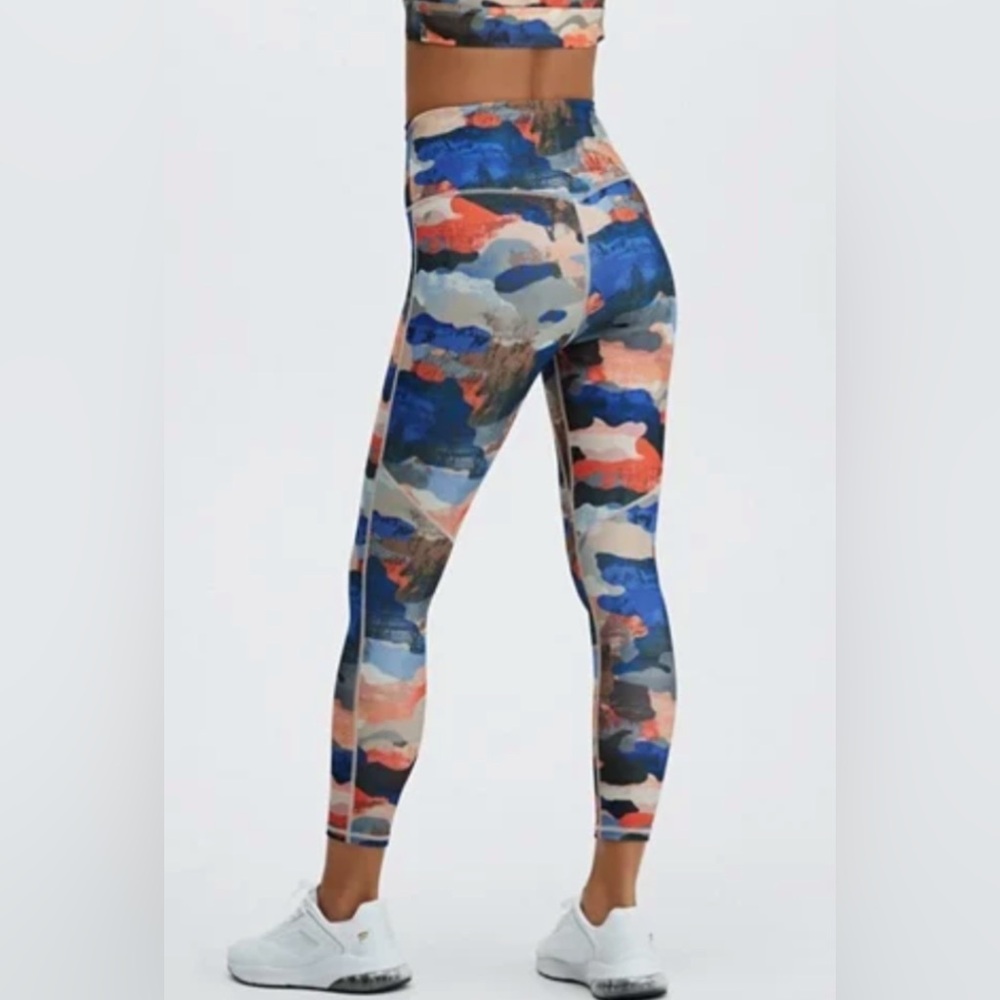 Stylish Multicolor Camouflage Women's Leggings and Sports Bra